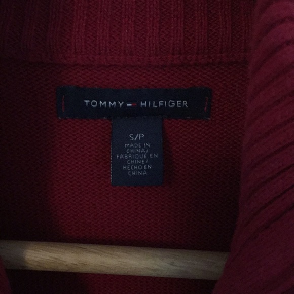 Flattering Tommy Hilfiger Sweater - Picture 3 of 4